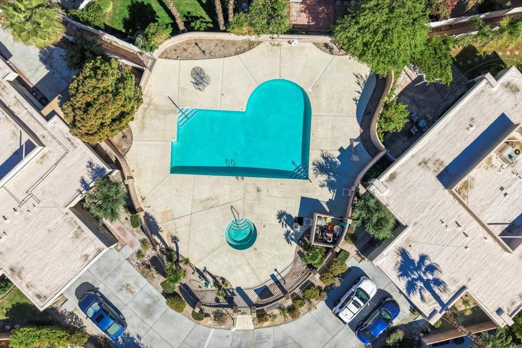 Sunrise Palms - Residential