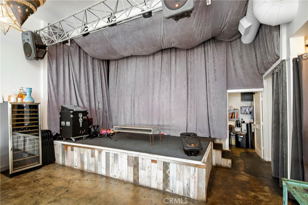 1141 Aviation Boulevard