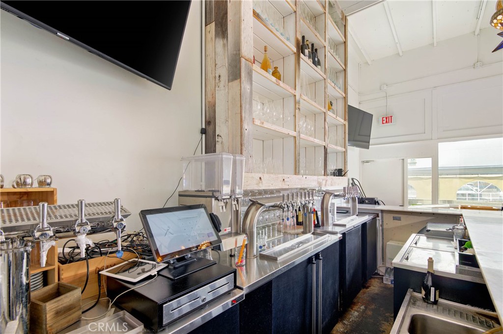 1141 Aviation Boulevard