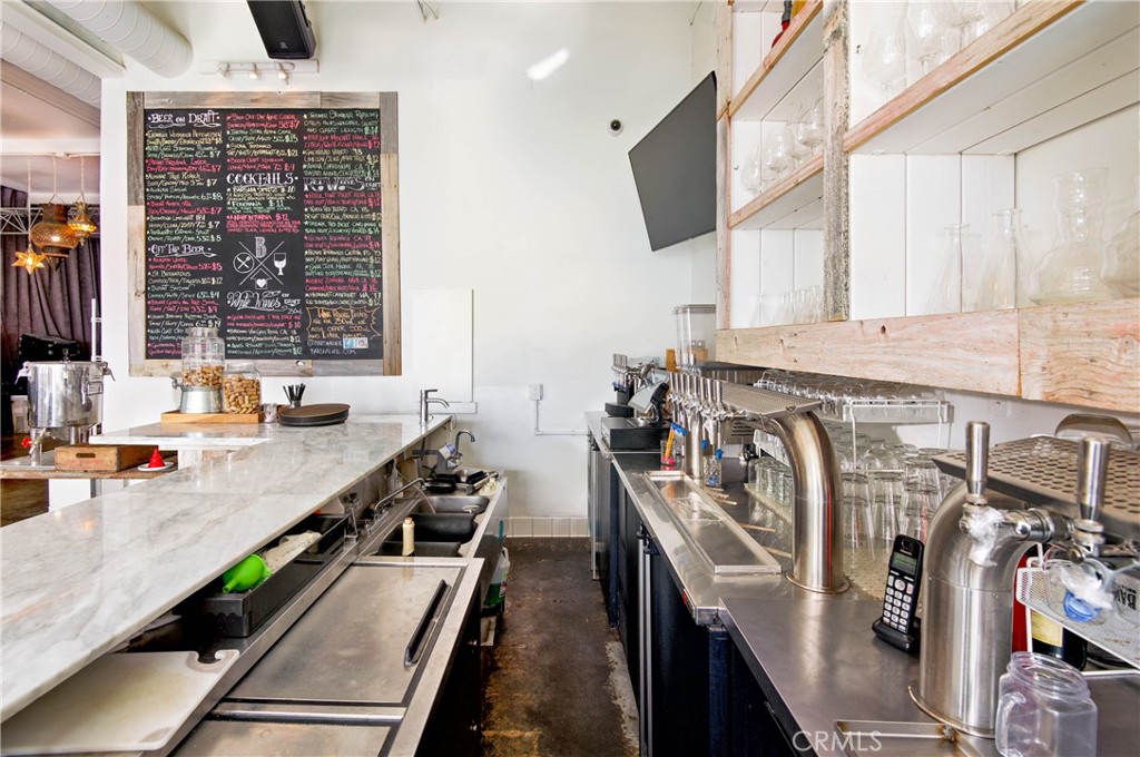 1141 Aviation Boulevard