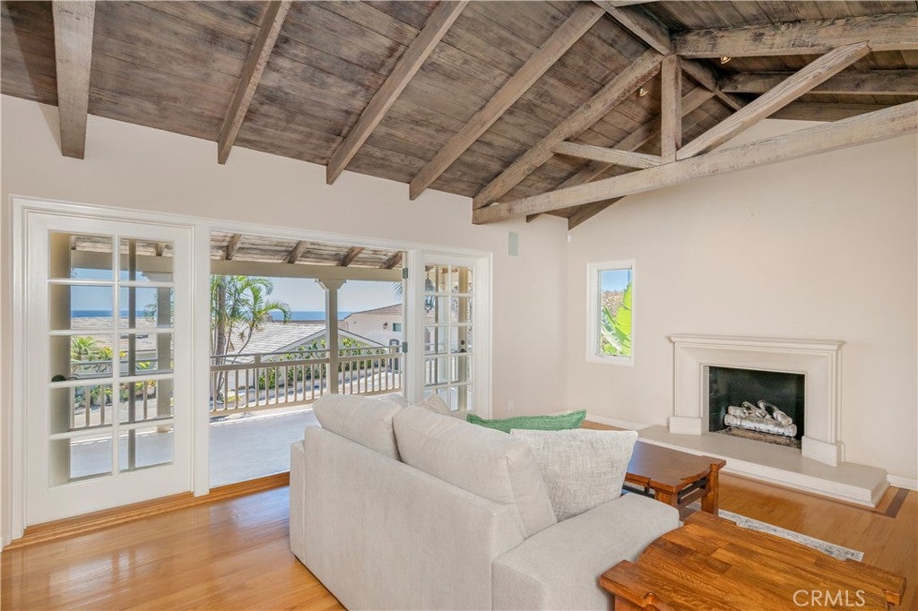 1960 Ocean Way
