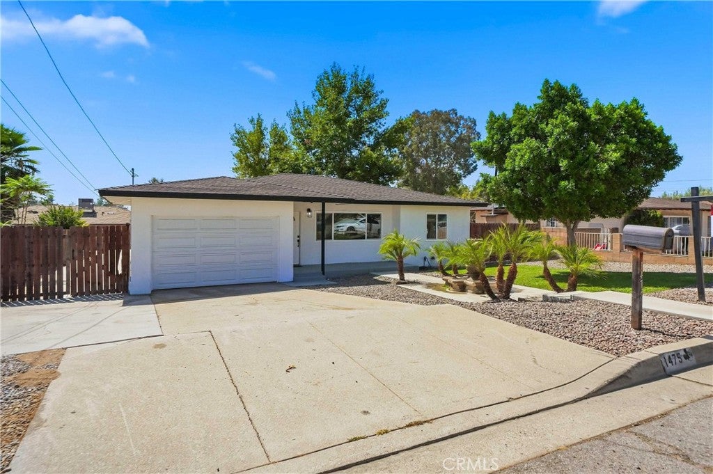 1475 E Marshall