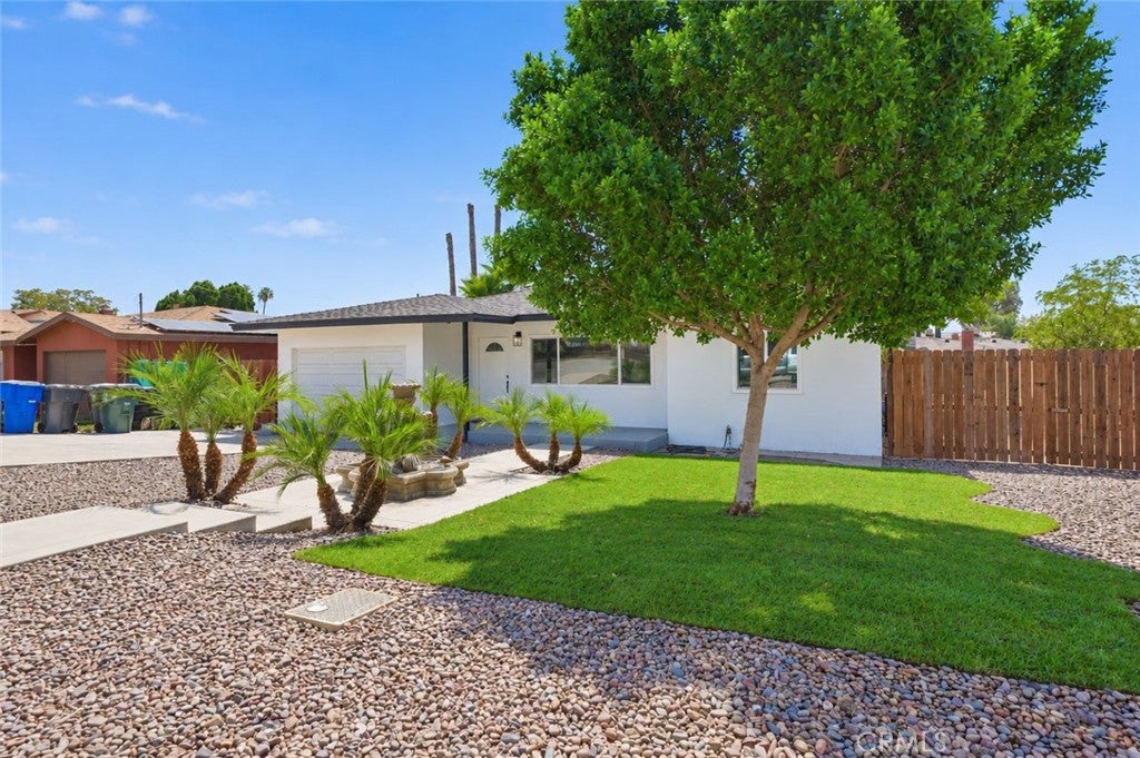 1475 E Marshall