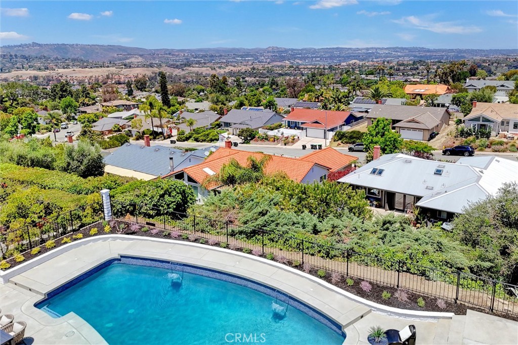 25281 Via De Anza