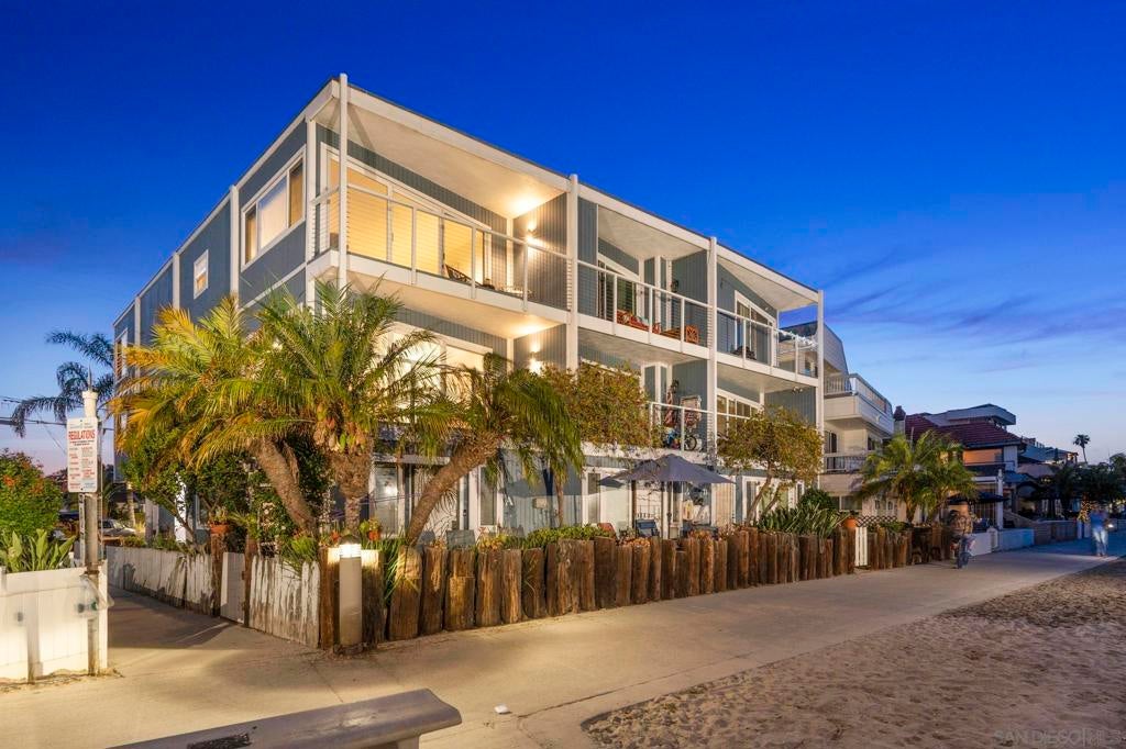 3630 Bayside Walk Walk