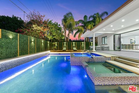 Photo of 14817 Otsego Street, Sherman Oaks, CA 91403 (MLS # 25619019)