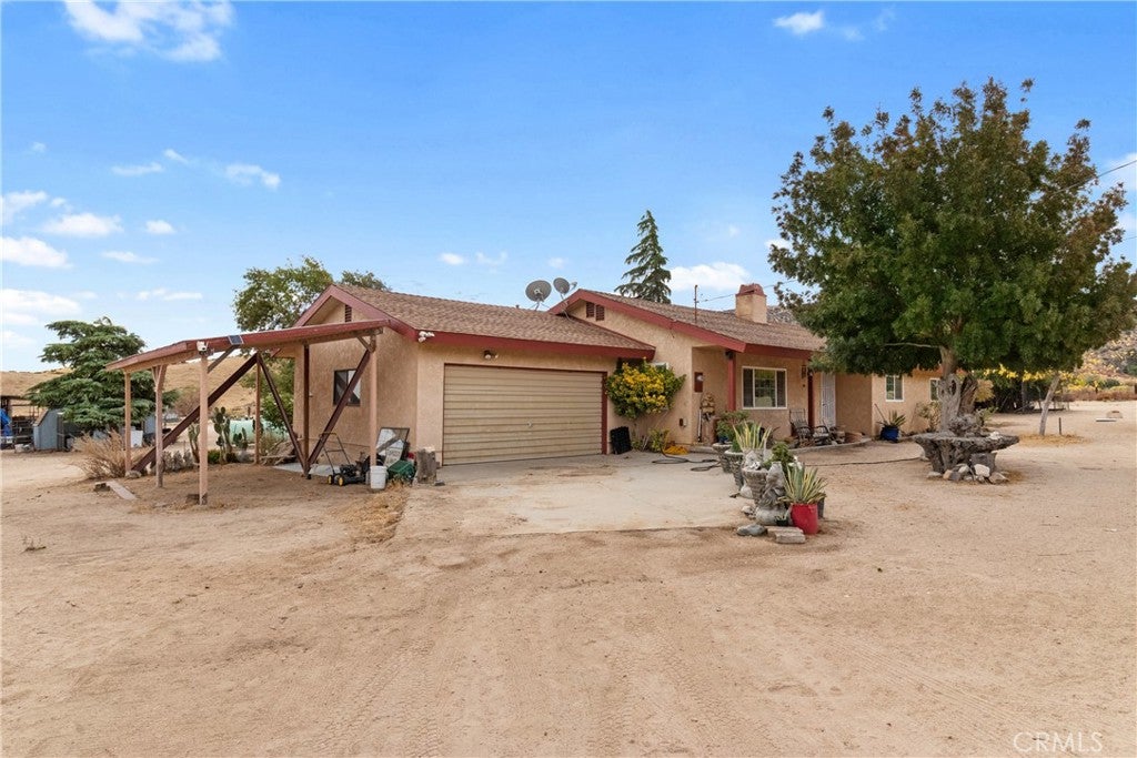 Photo of 46720 Kings Canyon RD, Lancaster, CA 93536 (MLS # SR26214240)
