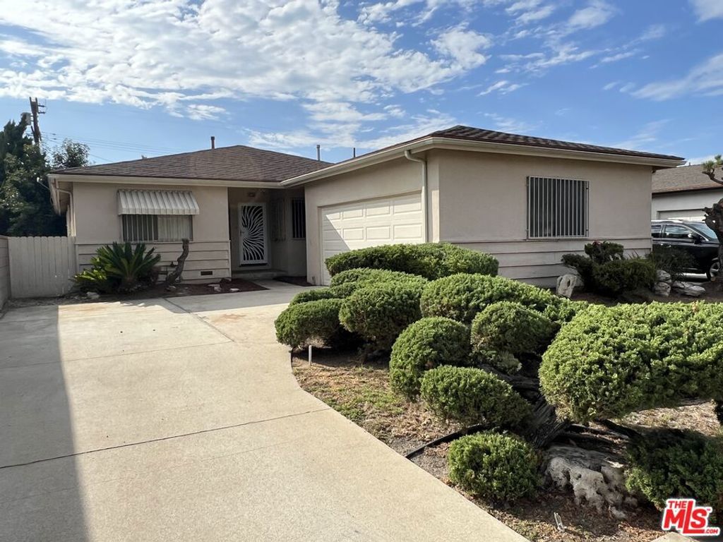 Photo of 3861 S Norton Avenue, Los Angeles, CA 90008 (MLS # 25608065)