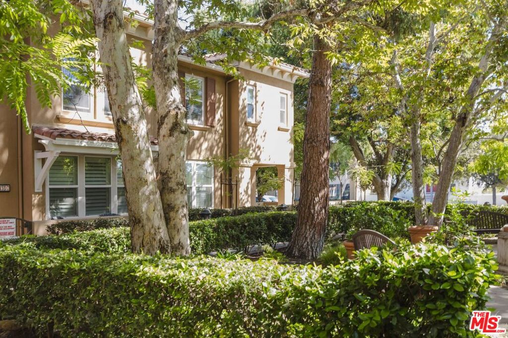 453 N Altadena Drive 8