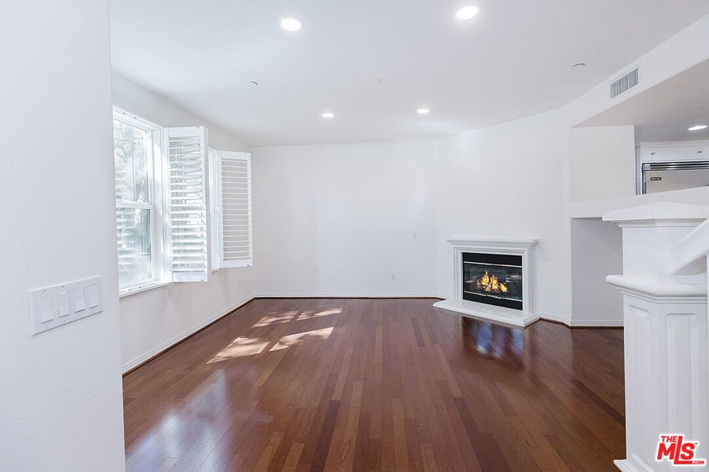 453 N Altadena Drive 8