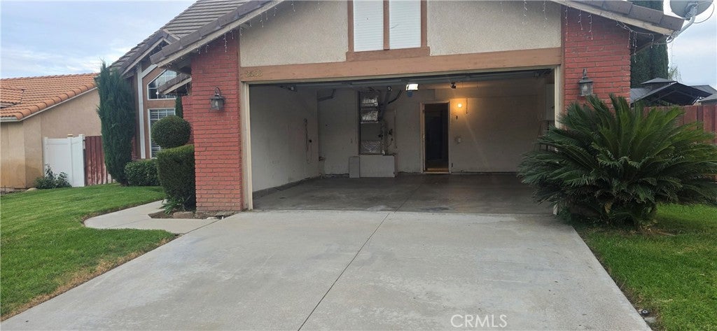 2633 W Loma Vista Drive