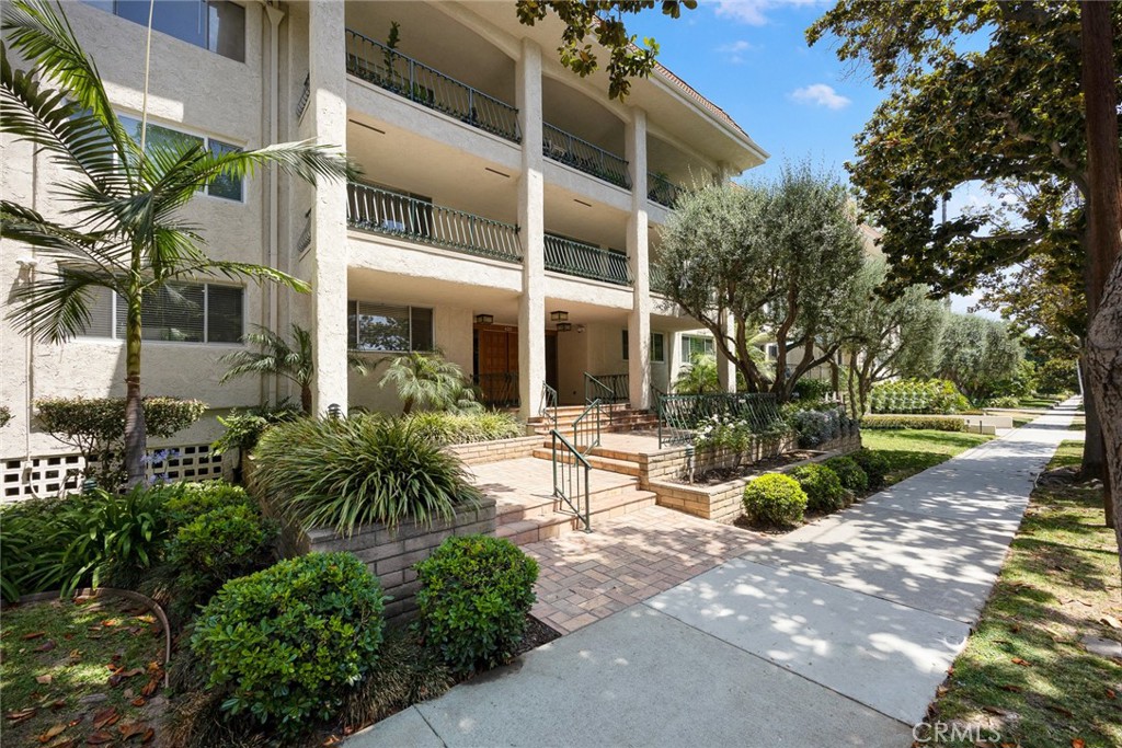 420 S Madison Avenue 301