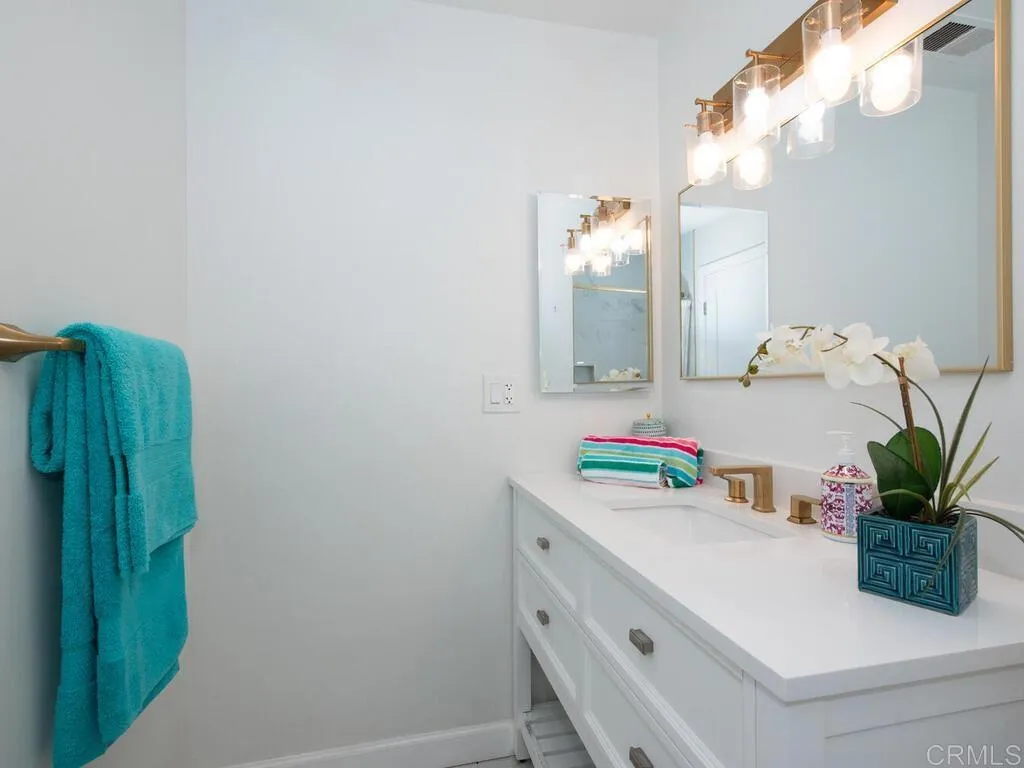 Carlsbad, California 92008, United States, 2 Bedrooms Bedrooms, ,2 BathroomsBathrooms,Residential,Active,246834