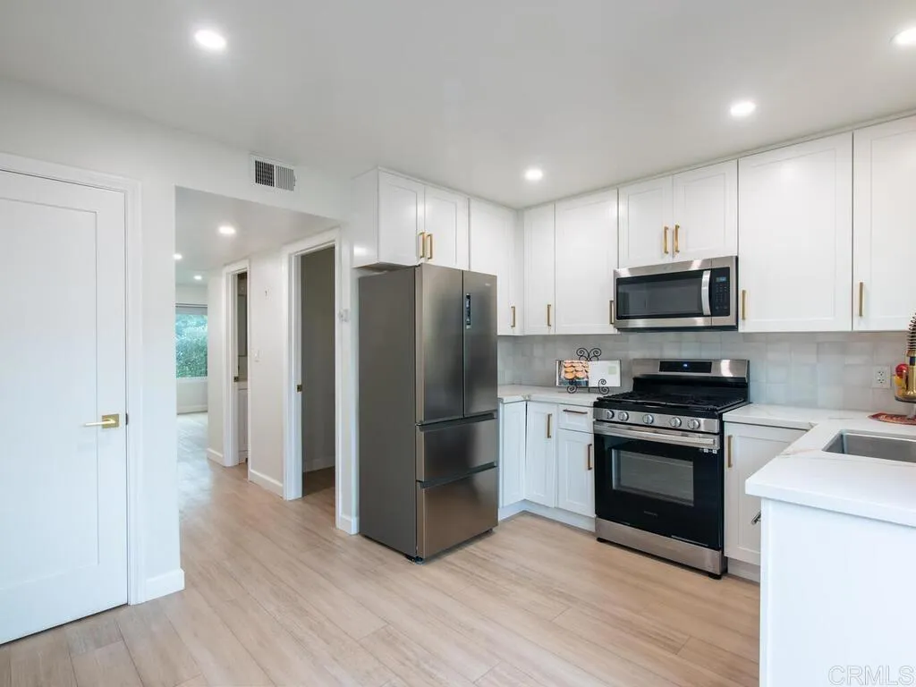 Carlsbad, California 92008, United States, 2 Bedrooms Bedrooms, ,2 BathroomsBathrooms,Residential,Active,246834