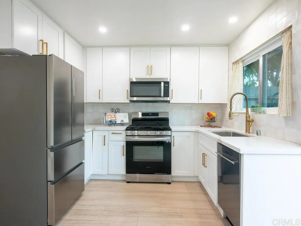 Carlsbad, California 92008, United States, 2 Bedrooms Bedrooms, ,2 BathroomsBathrooms,Residential,Active,246834