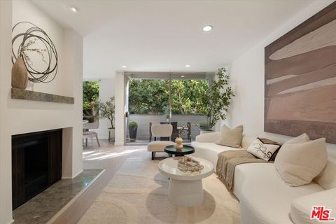 Photo of 429 N Oakhurst Drive #203, Beverly Hills, CA 90210 (MLS # 26662505)