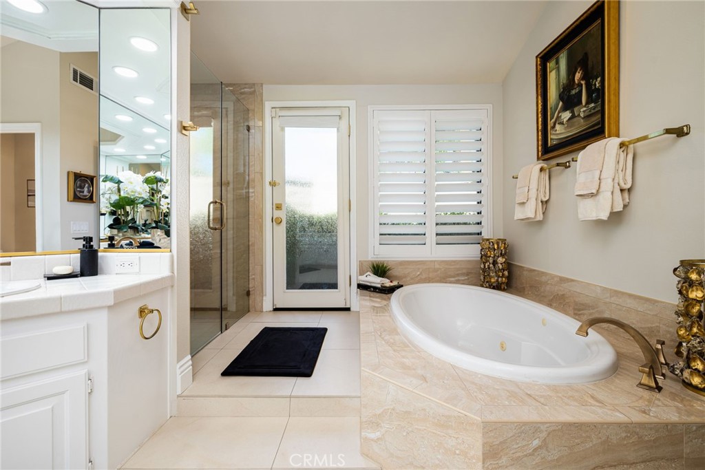 The Lakes Country Club (32429) - Residential