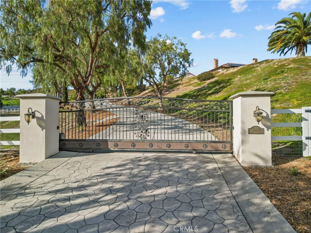 35394 Linda Rosea Road