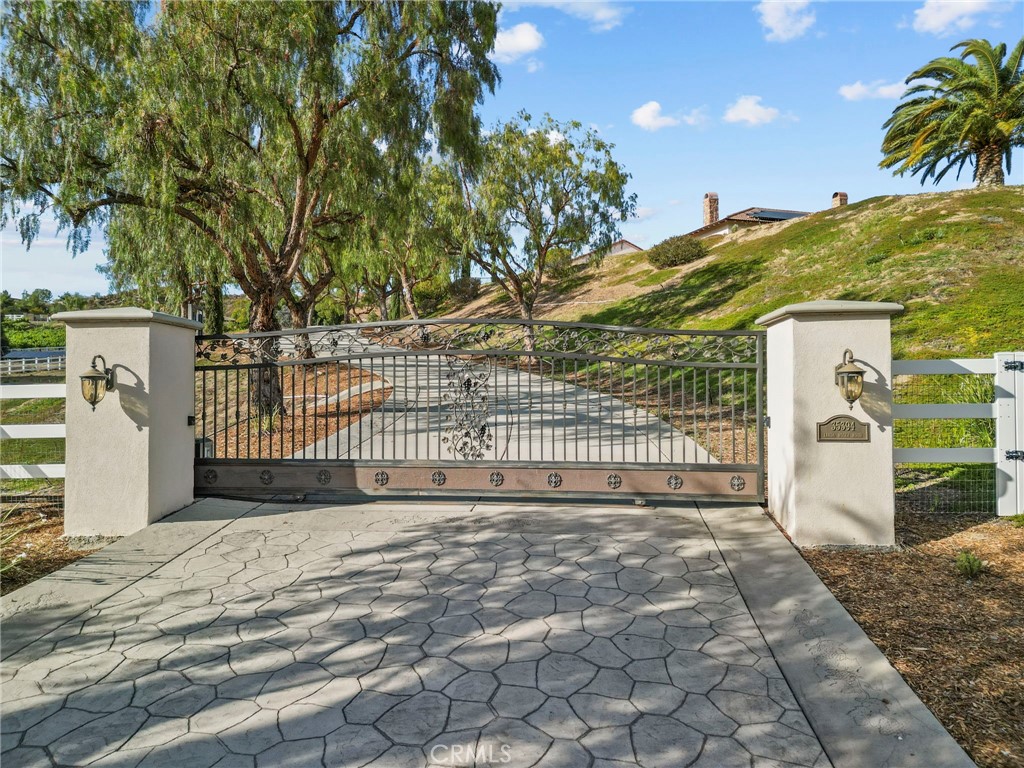35394 Linda Rosea Road