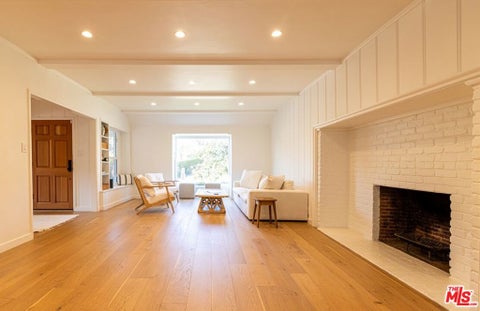 Photo of 358 S Bentley Avenue, Los Angeles, CA 90049 (MLS # 26997733)