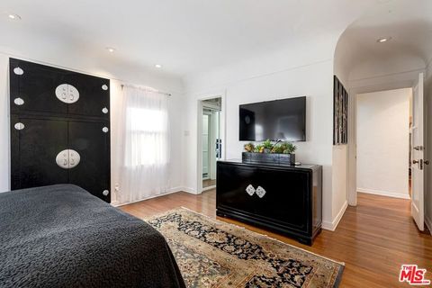 Tiny photo for 1511 Pandora Avenue, Los Angeles, CA 90024 (MLS # 25617565)