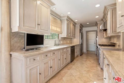 Tiny photo for 1511 Pandora Avenue, Los Angeles, CA 90024 (MLS # 25617565)