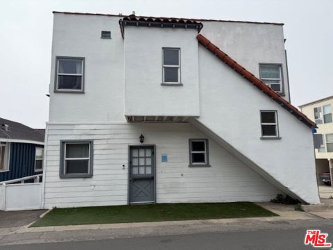 Photo of 3920 Highland Avenue #E, Manhattan Beach, CA 90266 (MLS # 25503657)