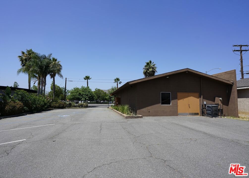 4943 La Sierra Avenue