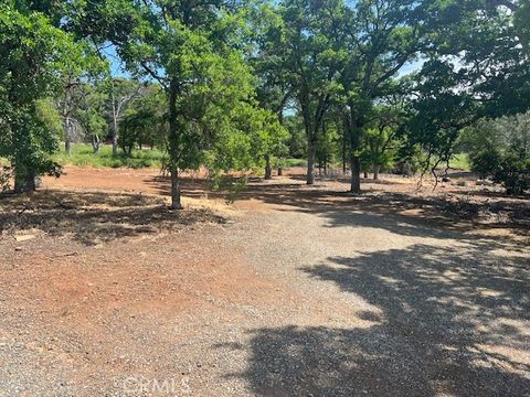 Photo of 3588 Lincoln Avenue, Clearlake, CA 95422 (MLS # LC25102527)