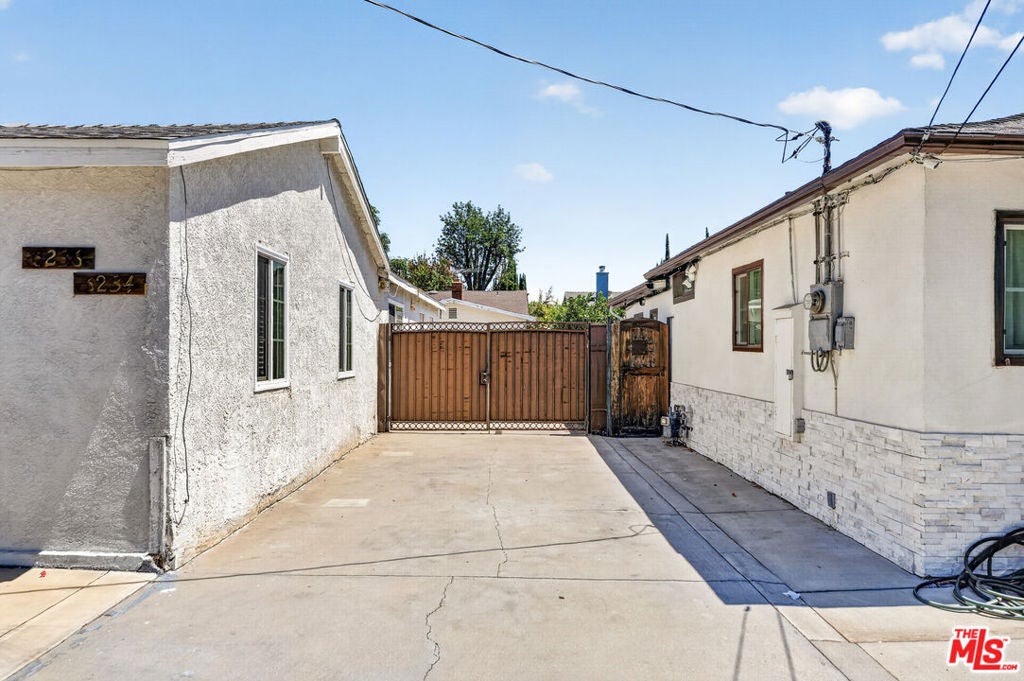 6236 Lindley Avenue