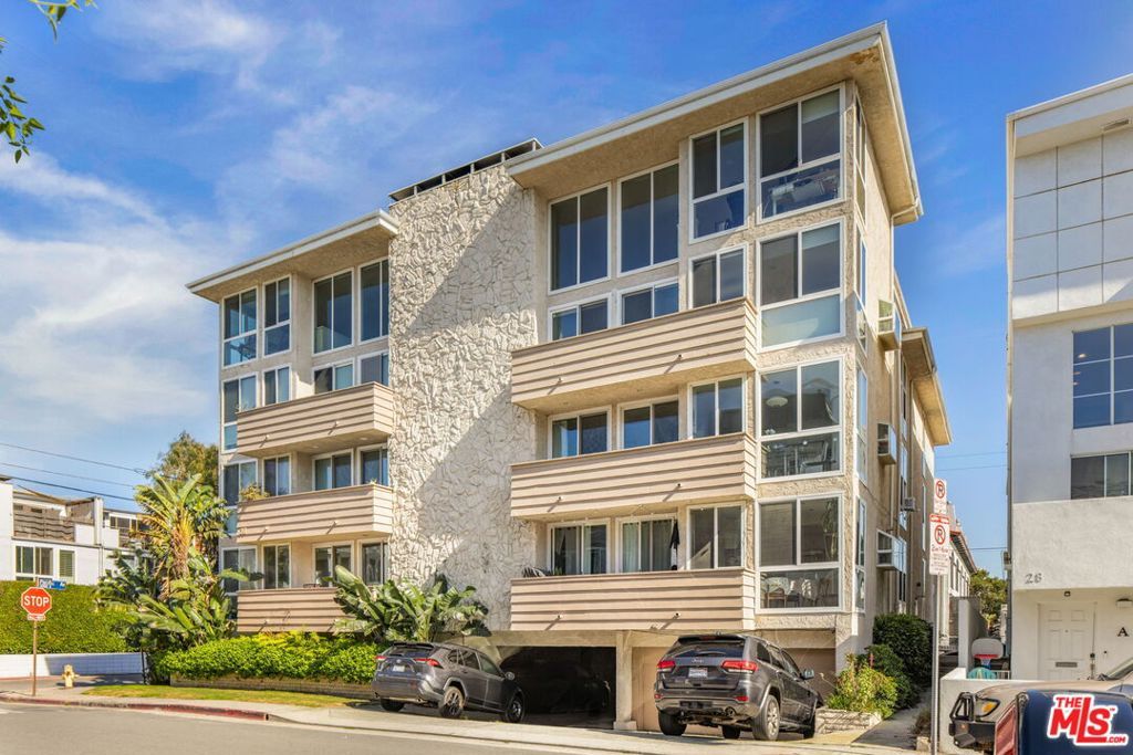 Photo of 30 Driftwood Street #4, Marina Del Rey, CA 90292 (MLS # 26669045)