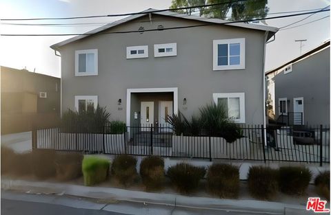Photo of 523 N Benton Way, Los Angeles, CA 90026 (MLS # 25548261)