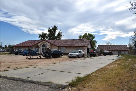 Photo of 19485 Kinai Rd, Apple Valley, CA 92307 (MLS # HD26059328)