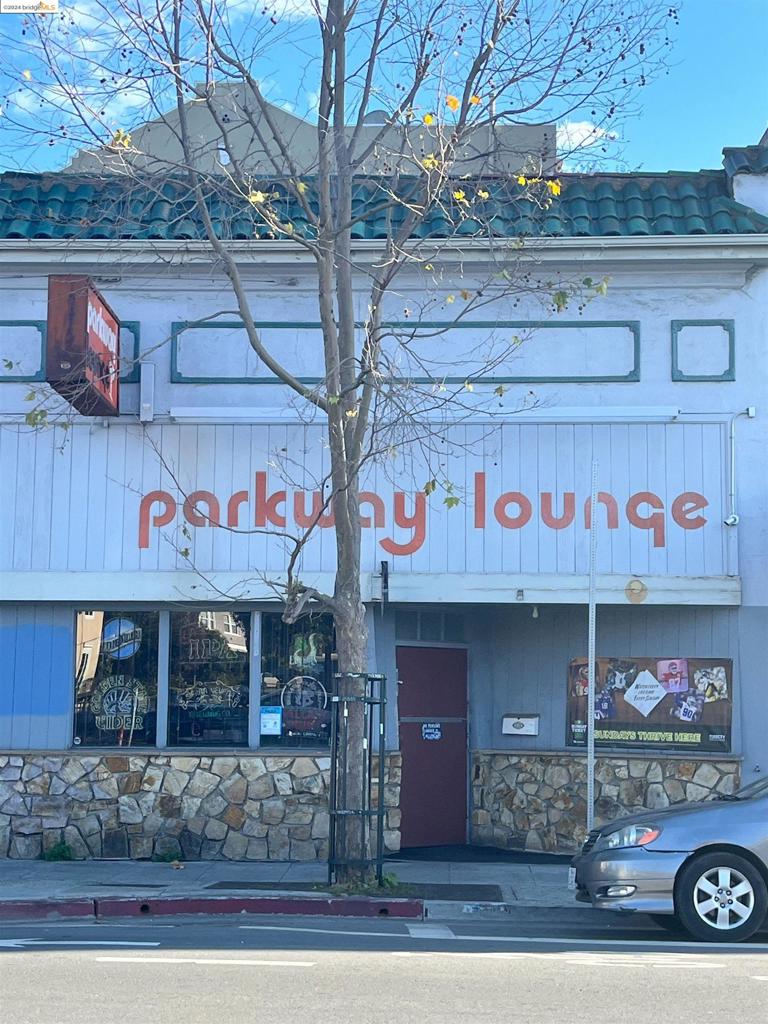 This neighborhood bar has been in business for over 35 years, it is well known to the residence in the area, walking distance to the Lake Merritt, shopping plazas, and downtown Oakland. Owner can provide the last 2-3 financial statement upon request. All inventory, appliances, and furniture will stay. The bar has a jukebox and 2 pool tables. The sales will also include the Type 48 Liquor License.
