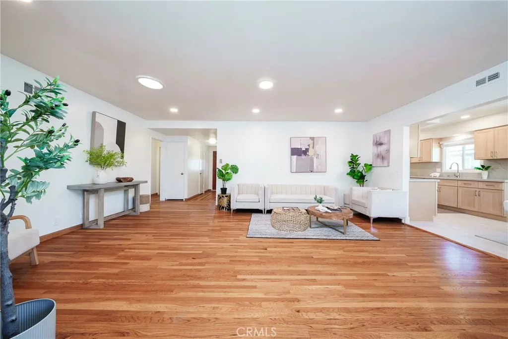 Duarte, California 91010, United States, 3 Bedrooms Bedrooms, ,2 BathroomsBathrooms,Residential,Active,207336