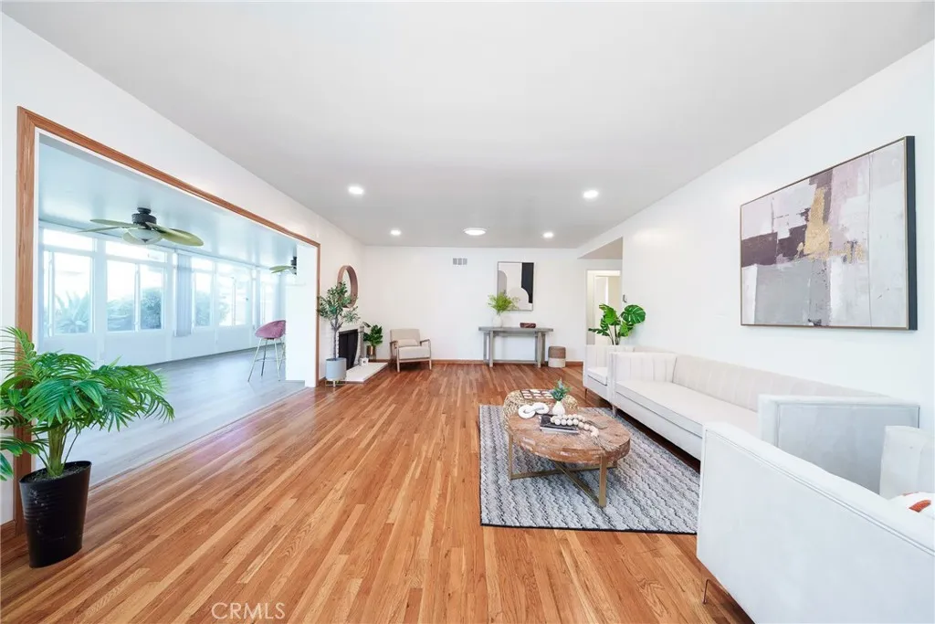 Duarte, California 91010, United States, 3 Bedrooms Bedrooms, ,2 BathroomsBathrooms,Residential,Active,207336