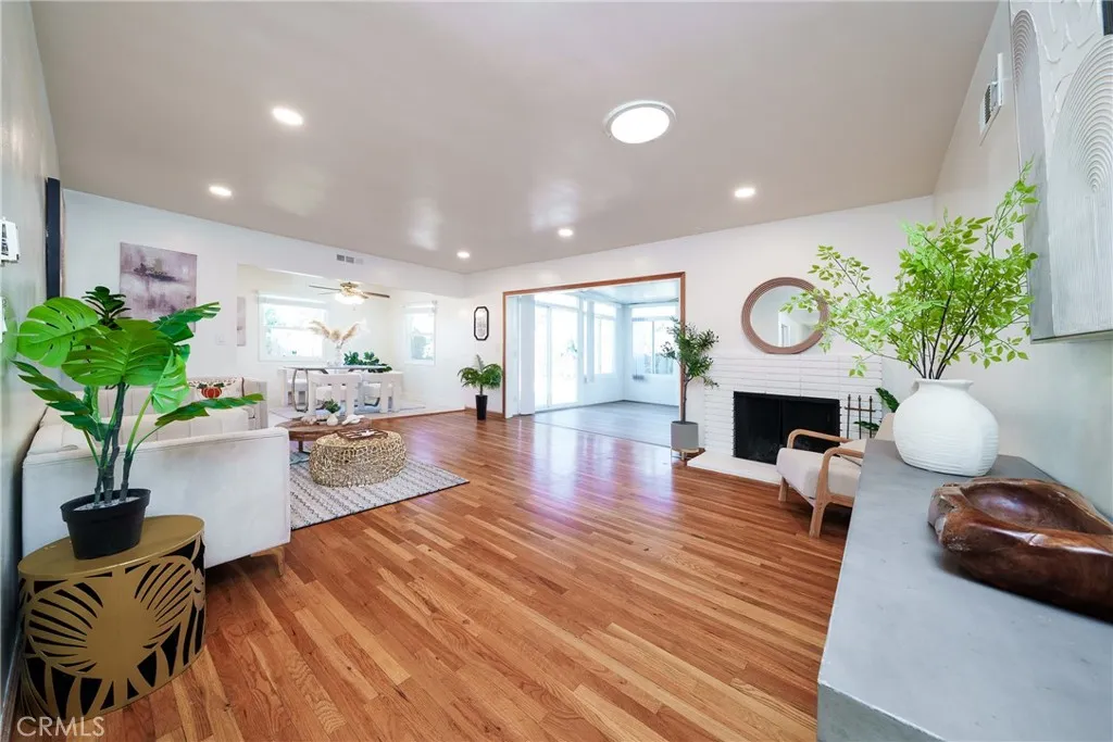 Duarte, California 91010, United States, 3 Bedrooms Bedrooms, ,2 BathroomsBathrooms,Residential,Active,207336