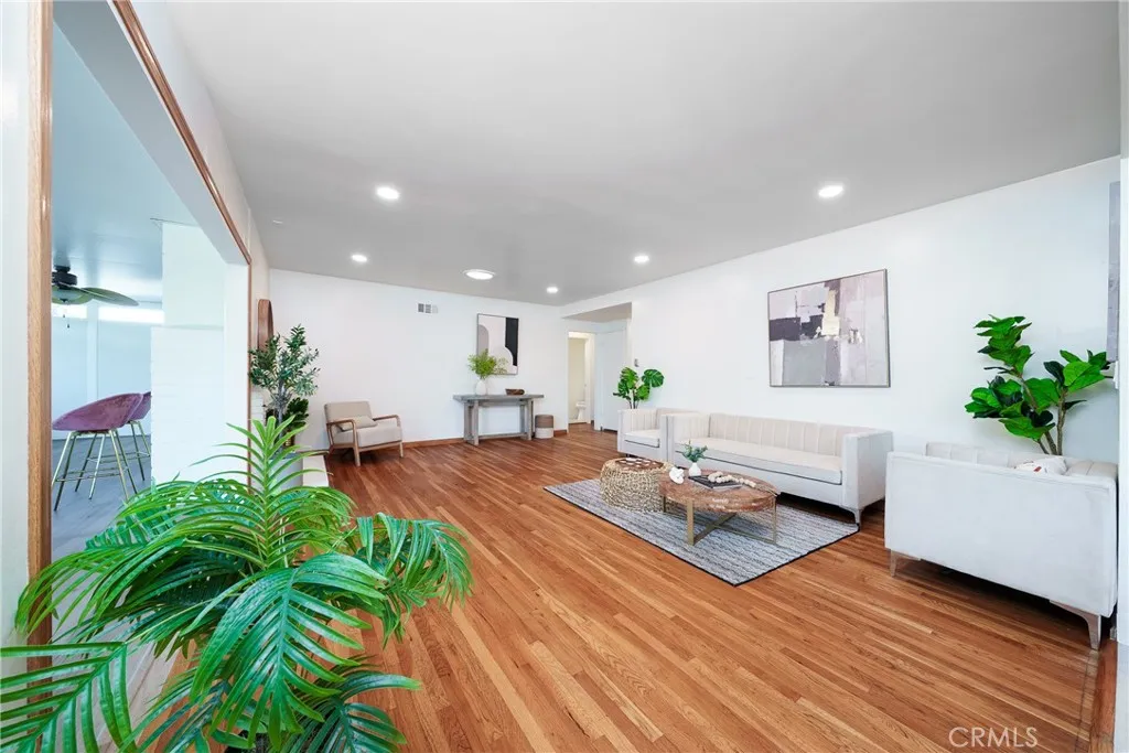 Duarte, California 91010, United States, 3 Bedrooms Bedrooms, ,2 BathroomsBathrooms,Residential,Active,207336