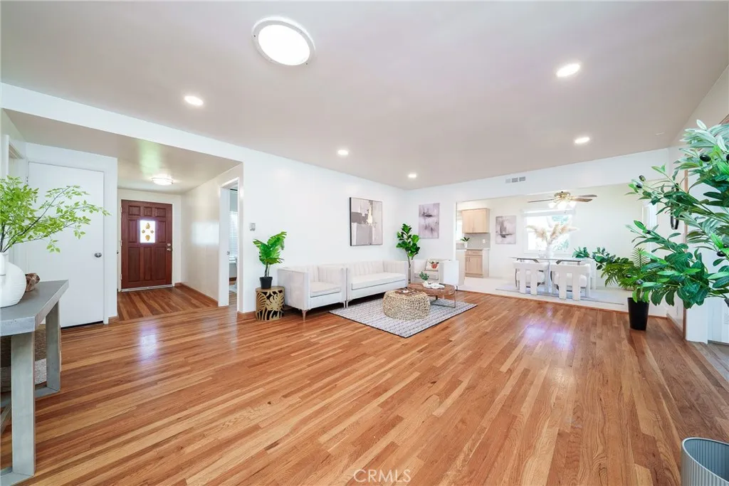 Duarte, California 91010, United States, 3 Bedrooms Bedrooms, ,2 BathroomsBathrooms,Residential,Active,207336