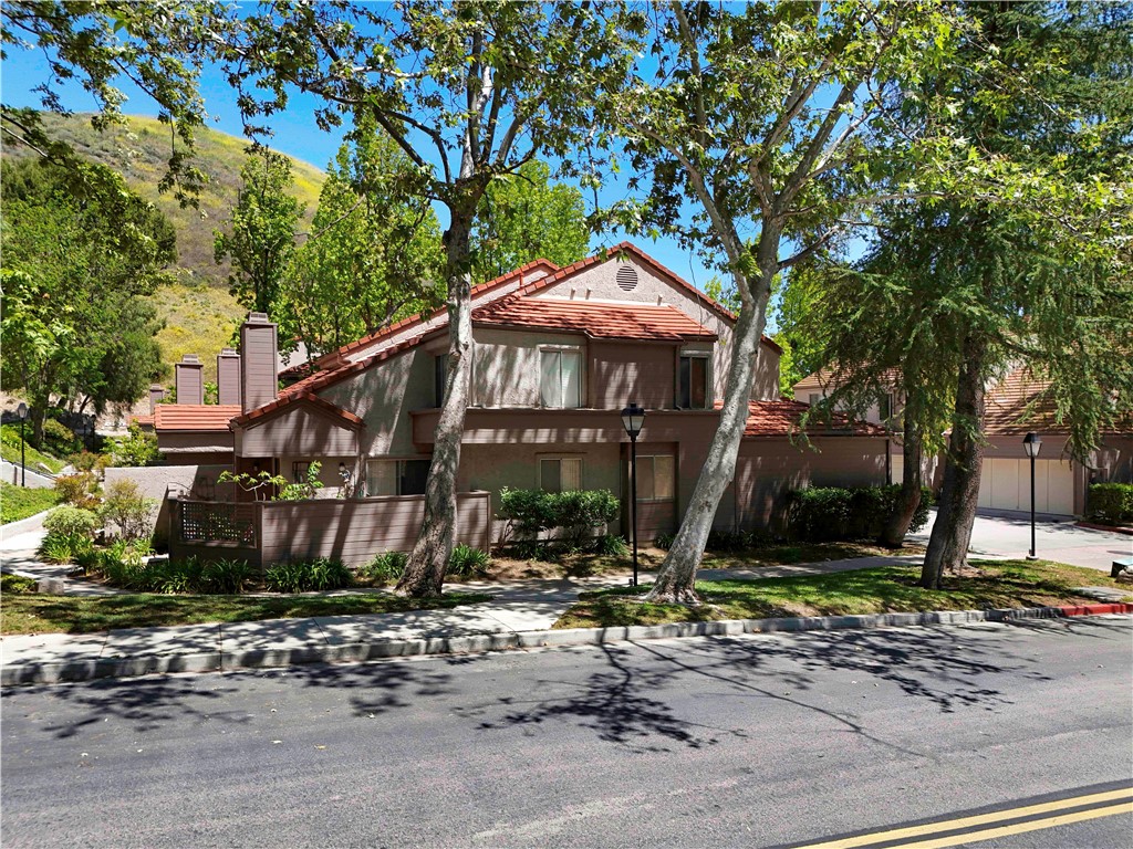 Huge Price Improvement, escrow was cancelled due to buyers inability to obtain a loan. no fault of seller, Welcome to this beautiful corner-unit townhouse in the heart of Westlake Village! This spacious and bright home features abundant natural light throughout, including all bedrooms. As a corner unit, it offers extra privacy with only one shared wall with a neighbor. The home also includes a whole-house water filtration system, providing clean and filtered water throughout the property. The thoughtful layout is perfect for families or first-time homebuyers looking for comfort and convenience. Located in a highly desirable school district, this home provides easy access to top-rated schools, parks, shopping, and dining. Don’t miss the opportunity to own a charming property in one of the most sought-after communities!. property sold as is No warranty. Subdiv/Tract Co: Hidden Canyon-760