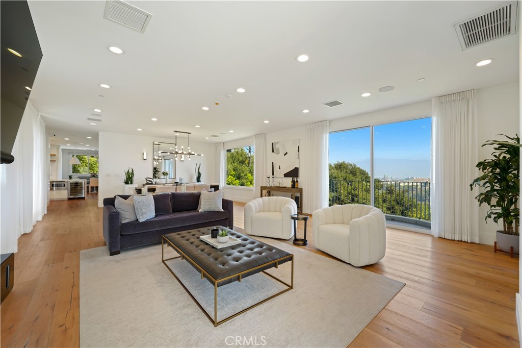 3548 1/2 Multiview Drive