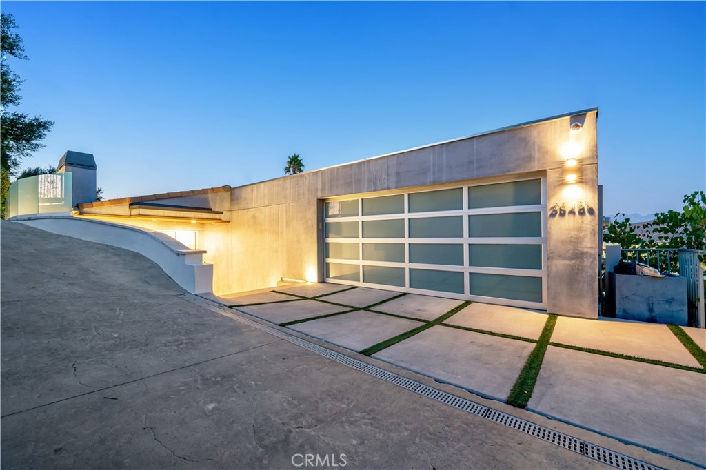 3548 1/2 Multiview Drive