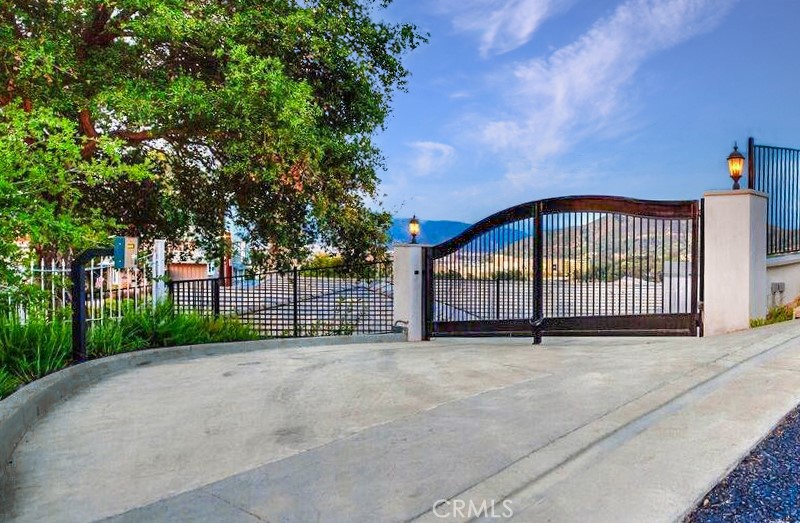 3548 1/2 Multiview Drive