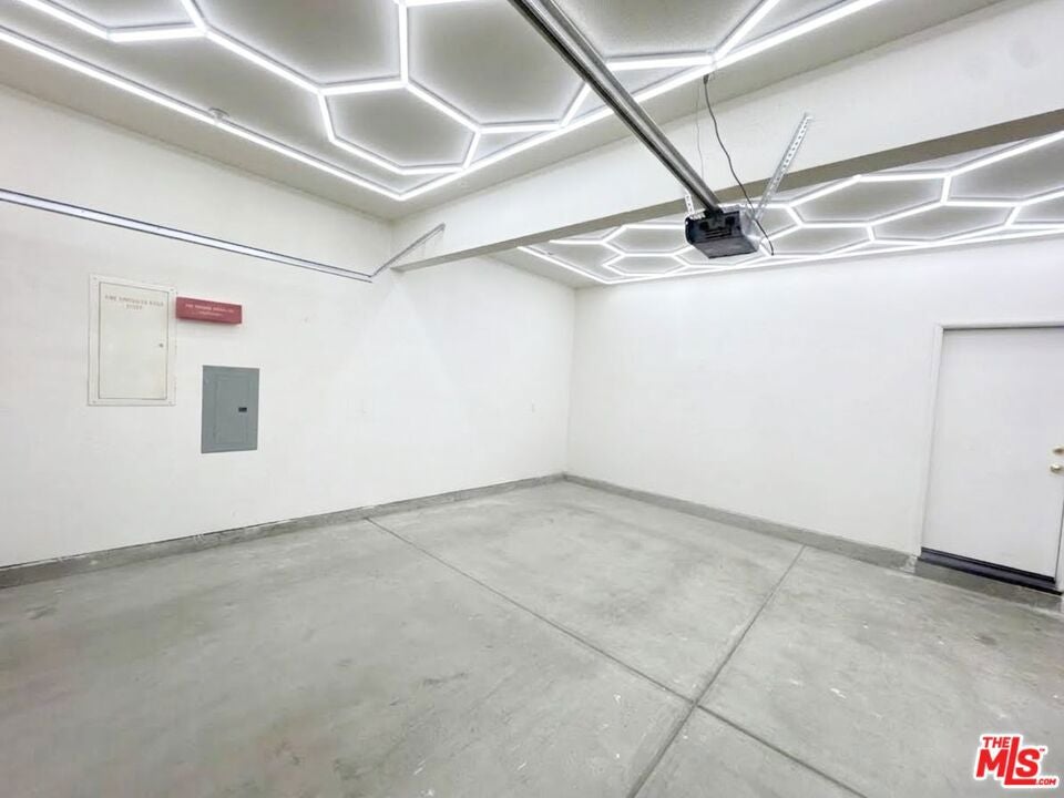 13033 Mesa Verde Way, Los Angeles CA 91342