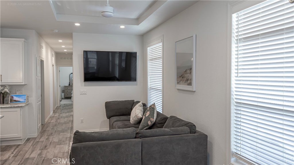 1515 W Arrow