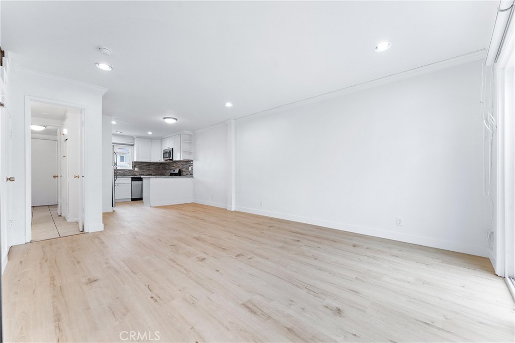 8242 Henderson Green