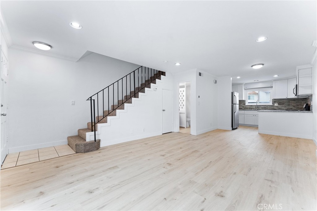 8242 Henderson Green