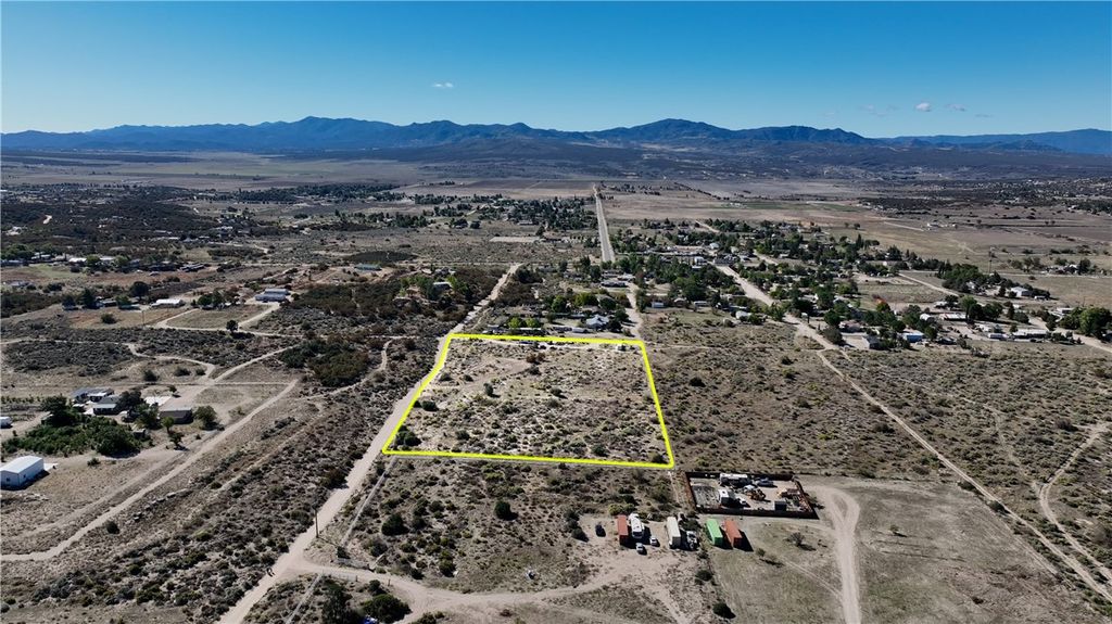 Photo of 3 Lanik Ln Pl, Anza, CA 92539 (MLS # SW25244771)