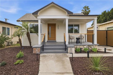 Photo of 3667 Cimarron, Los Angeles, CA 90018 (MLS # SR26151752)
