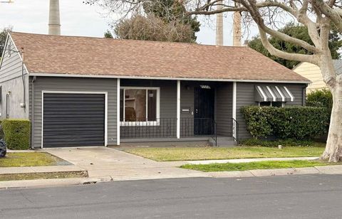 Photo of 178 Linda Vista Ave Ave, Pittsburg, CA 94565 (MLS # 41125331)